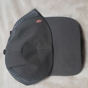 Ellie‎ Grey hat
